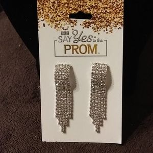 New Say Yes To The Prom Earringd